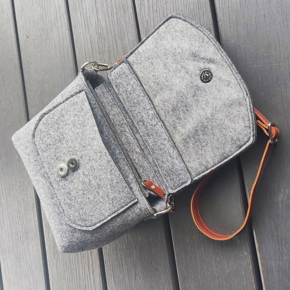 Sac messager en feutre - Cuir cognac - Feutre gris