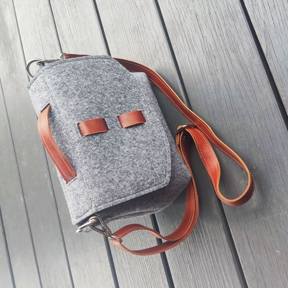Sac messager en feutre - Cuir cognac - Feutre gris