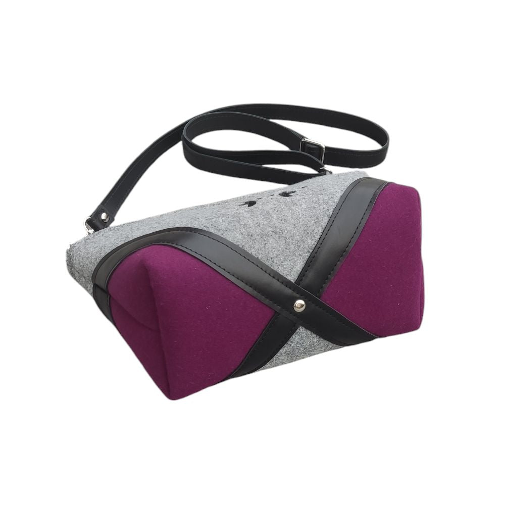 "Luna" - un sac en feutre subtil et élégant